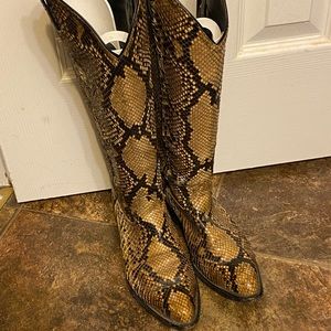 Very Rare!Vintage Full Skin pythonTony Lama Cowboy boots size 61/2 M can fit a 7